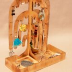 Fa ékszertartó fülbevalóknak, csecsebecséknek/wooden jewel-stand for earings, and trinketry