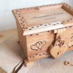 Esküvős ládika szív lakattal/wooden case with heart lock for wedding memories