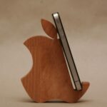 Fa asztali mobiltartó alma (apple)/wooden mobile holder apple