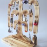 Fa ékszertartó 20 pár fülbevalónak/wooden jewel-stand for 20 pair of earings