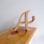 Fa mobiltartó “A” betűvel/wooden mobile holder with “A” letter