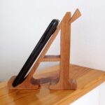 Fa mobiltartó “Á” betűvel/wooden mobile holder with “Á” letter
