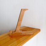 Fa mobiltartó „I” betűvel/wooden mobile holder with „I” letter