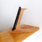 Fa mobiltartó “I” betűvel/wooden mobile holder with “I” letter
