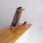 Fa mobiltartó “L” betűvel/wooden mobile holder with “L” letter
