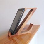 Fa mobiltartó „Z” betűvel/wooden mobile holder with „Z” letter