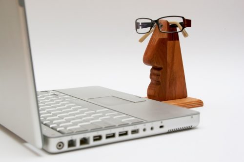 Szemüvegtartó fából/wooden glasses holder