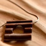 Minimál design medál diófából/minimalist design pendant nut-wood