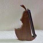 Fa mobiltartó körte forma /wooden mobile holder pear shape