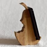 Fa mobiltartó körte forma/wooden mobile holder pear shape