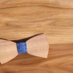 Csokornyakkendő fából kék anyaggal/wooden bow-tie with blue textile