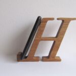 Fa mobiltartó H betűvel/wooden mobile holder with H letter