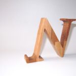 Fa mobiltartó N betűvel/wooden mobile holder with N letter