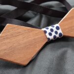 Fa csokornyakkendő dió furnérral pöttyös anyag/wooden bowtie with walnut veneer dotted fabric