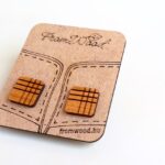Cseresznyefa mandzsetta kockás mintával_Cherry wooden cufflinks checkered