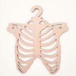 Csontváz vállfa fából_Wooden skeleton clothes hanger