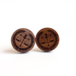 Diófa mérleg és babérkoszorú mintás mandzsetta / Walnut wooden scale and laurels shape cufflinks