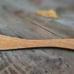 Vajazó kés tölgyfából_wavy / Butterknife from oak wood_wavy