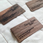 Lézerezett diófa névjegykártya / Laser engraved walnut wooden business card