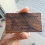 Lézerezett diófa névjegykártya / Laser engraved walnut wooden business card